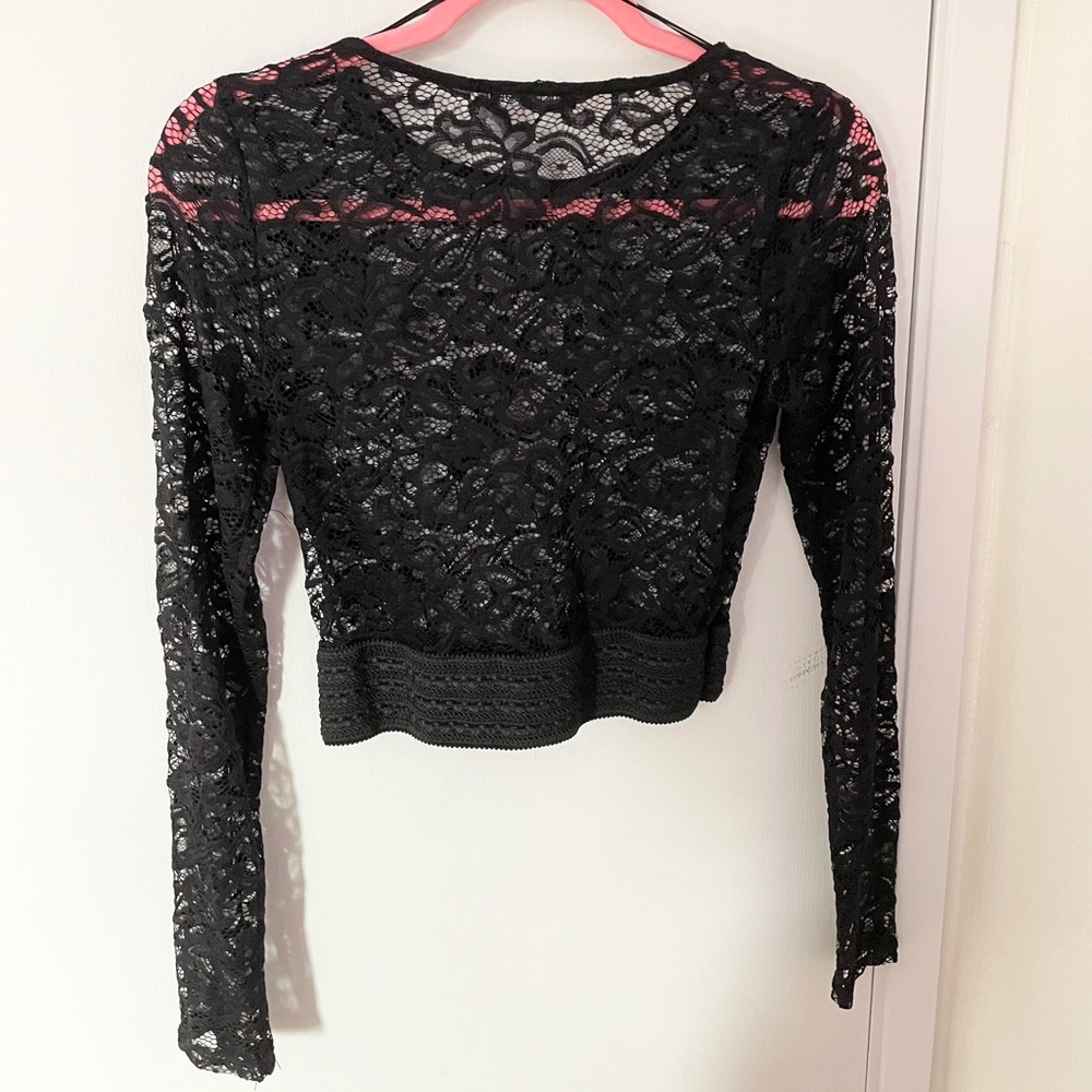 🖤BLACK LACE TOP🖤 - Picture 2 of 3